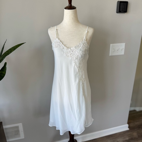 Vintage Elegant White Lace Slip Dress with Embroideries and Pearl Beading - Picture 2 of 11